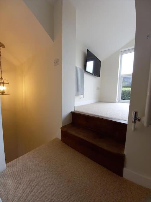 Cosy 2 Bed Cottage Between Snowdonia And The Sea Llandegai Exterior photo