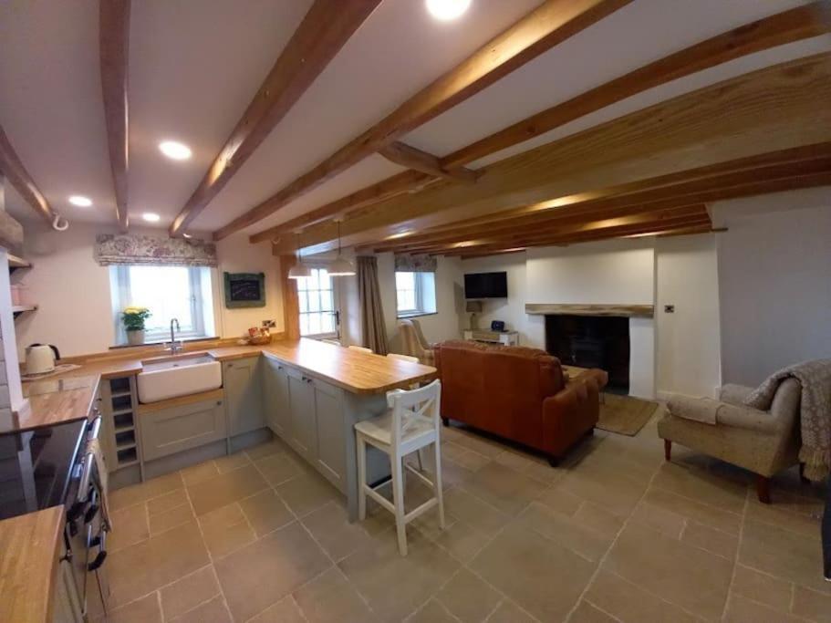 Cosy 2 Bed Cottage Between Snowdonia And The Sea Llandegai Exterior photo