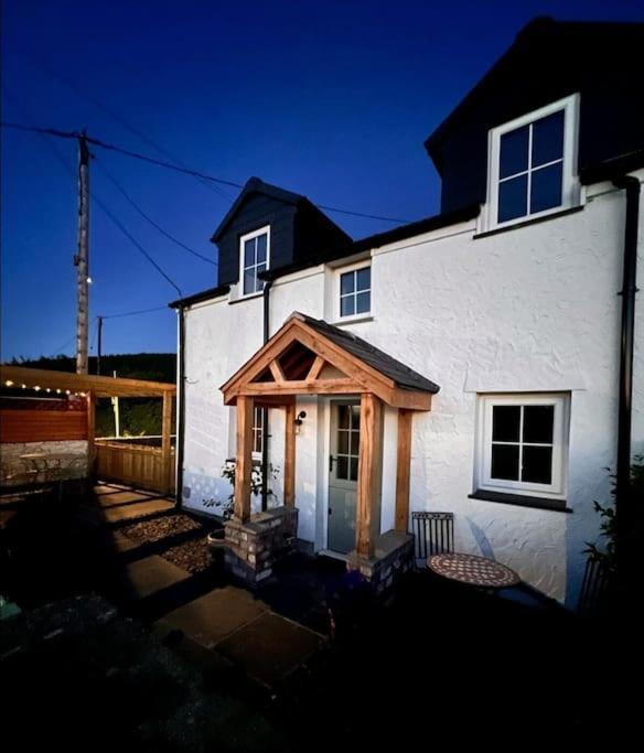 Cosy 2 Bed Cottage Between Snowdonia And The Sea Llandegai Exterior photo